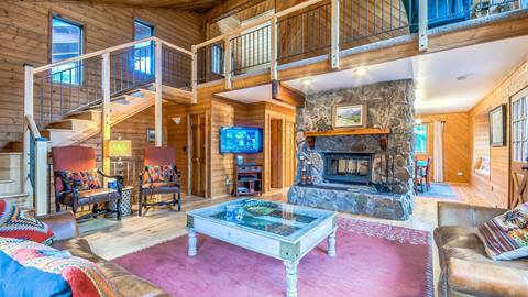 Burgess Creek Lodge Interior Living Room